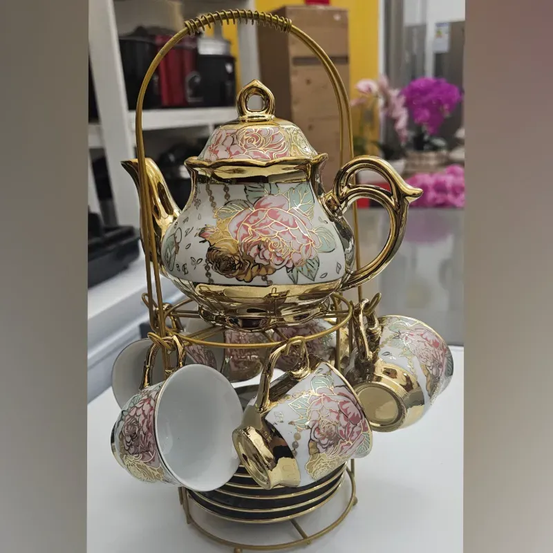 Juego de tetera y tazas