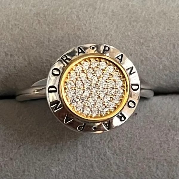 Anillo logo dorado