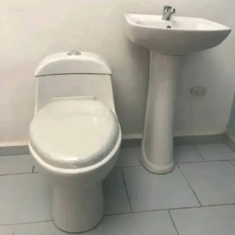 Tasa de baño y lavamanos