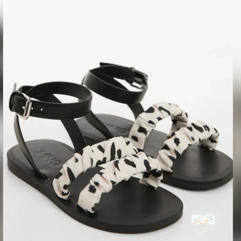 Sandalia negras MANGO