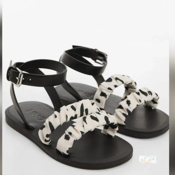 Sandalia negras MANGO