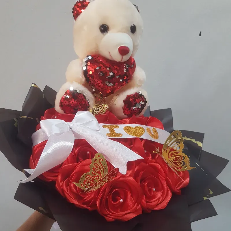 Ramo de 20 rosas eternas con peluche