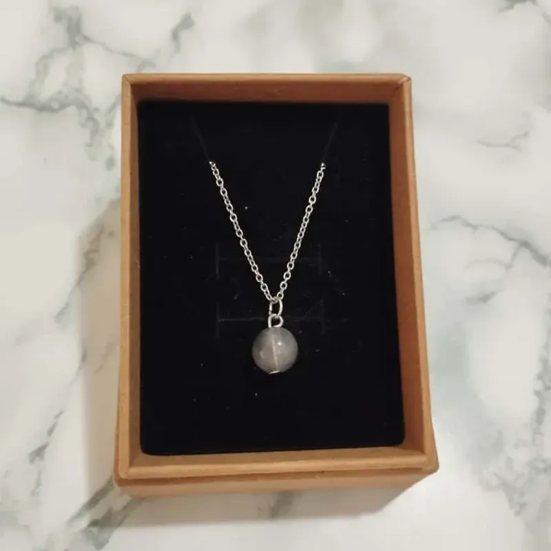 COLLAR PERLA GRIS MARMOLEADA