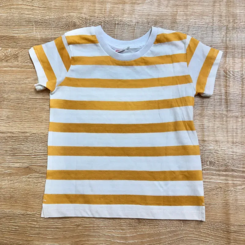 Pulóver de rayas color amarillo