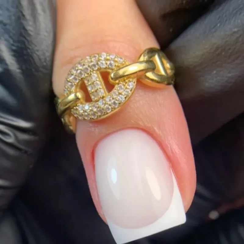 Anillo tipo GUCCI con piedrecitas
