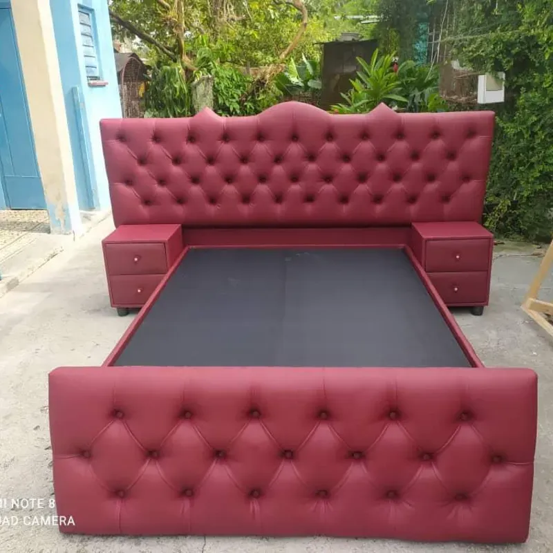 CAMA CON PIELERA Y MESITAS