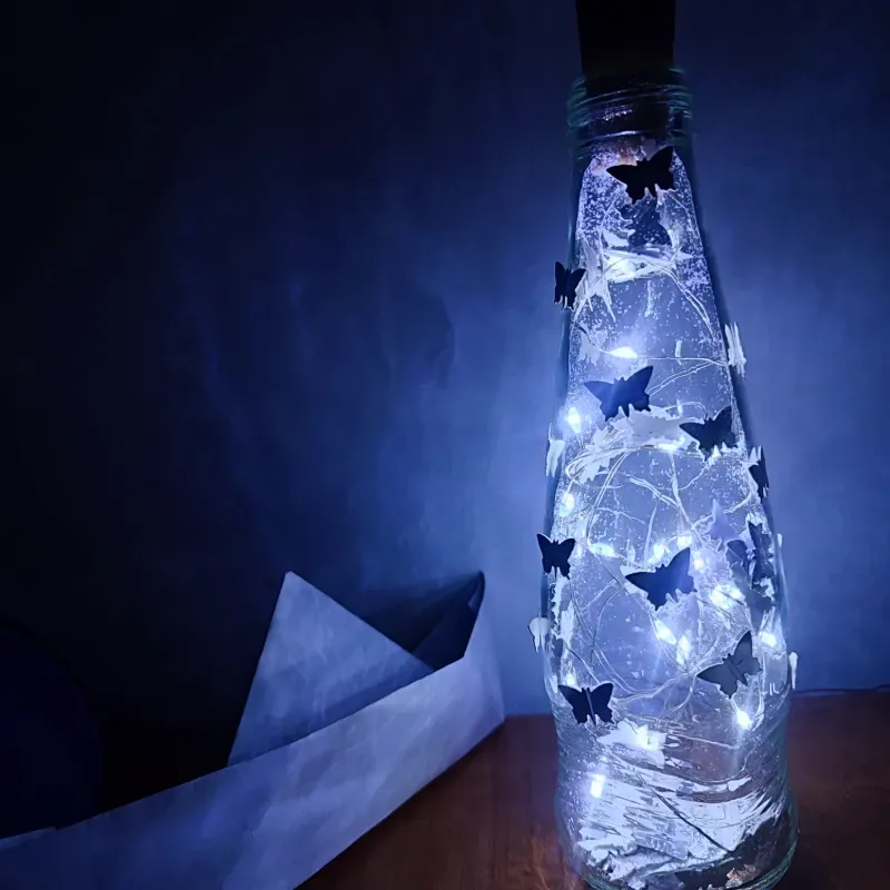 Botellas luminosas con adornos ✨