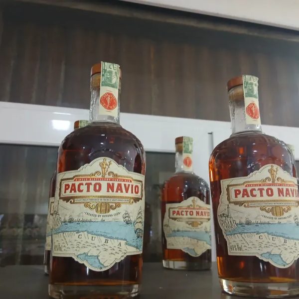 Ron Pacto Navio