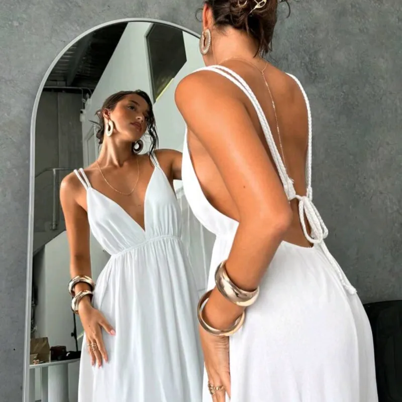 Vestido semitransparente con escote