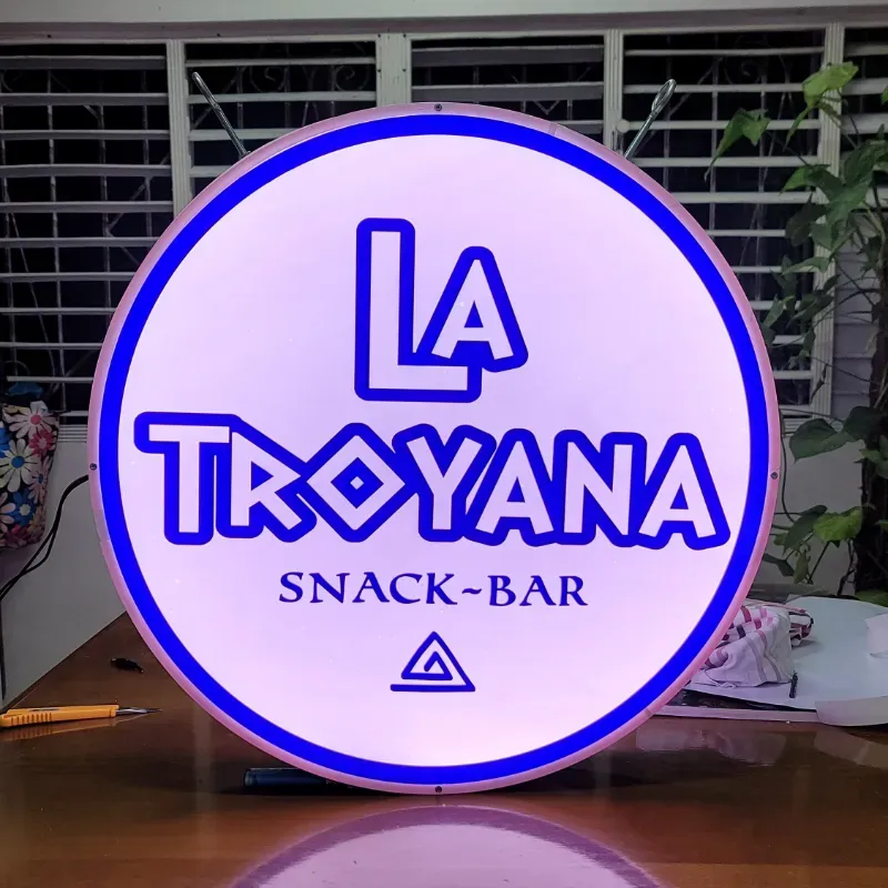 Cartel lumínico acrílico vinilo y pvc