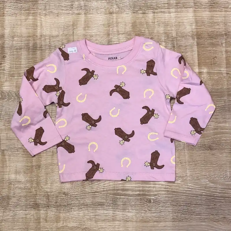 Enguatada con botas de vaquero