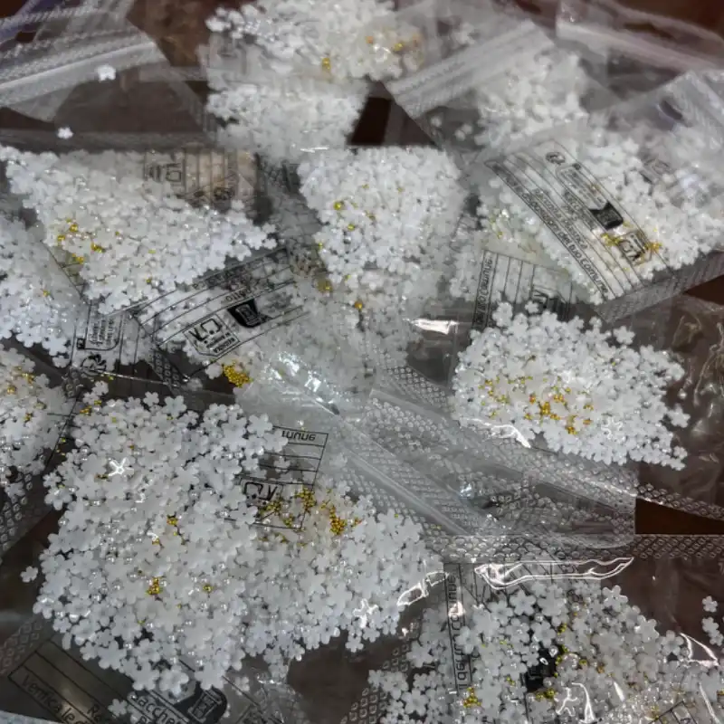 Flor de resina blanca