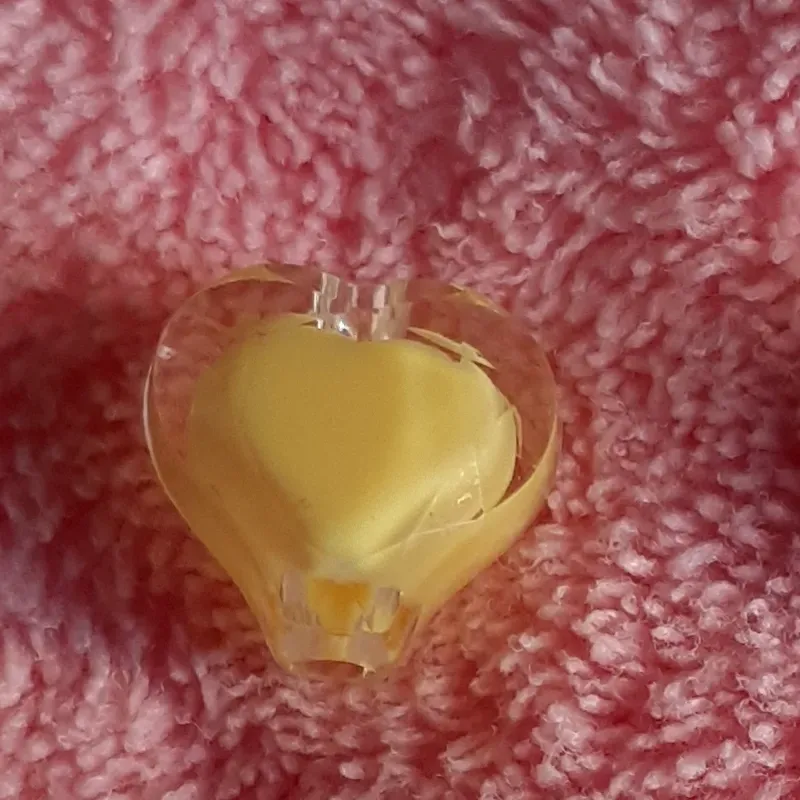 Corazón mediano centro amarillo