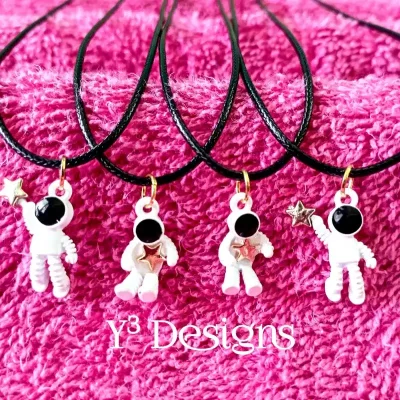 Collares con Dijes Astronautas