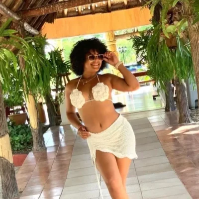 Conjunto de rosas y pareo de abanicos