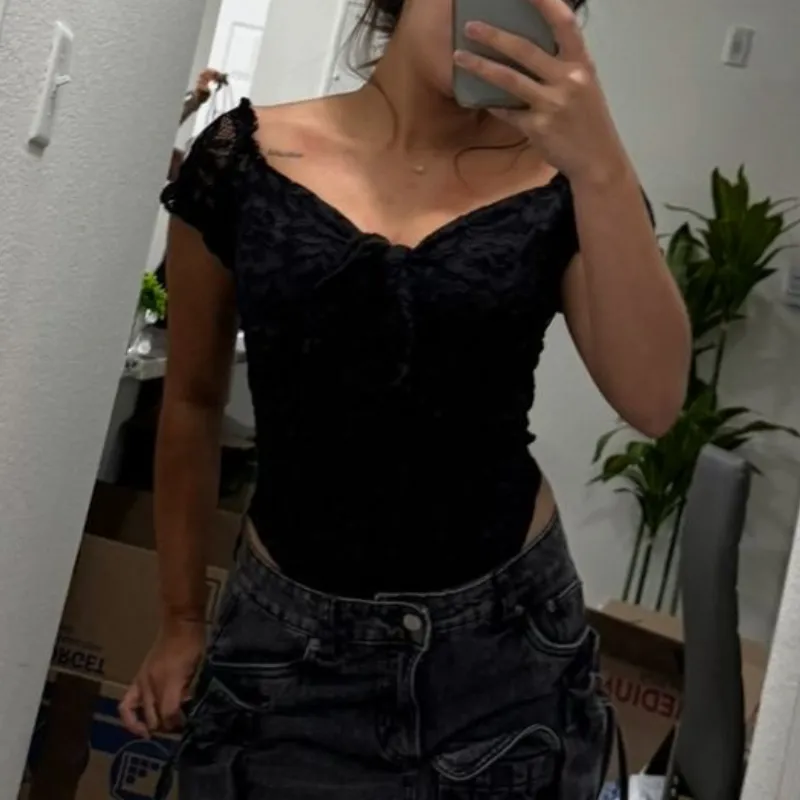 Body negro de encaje