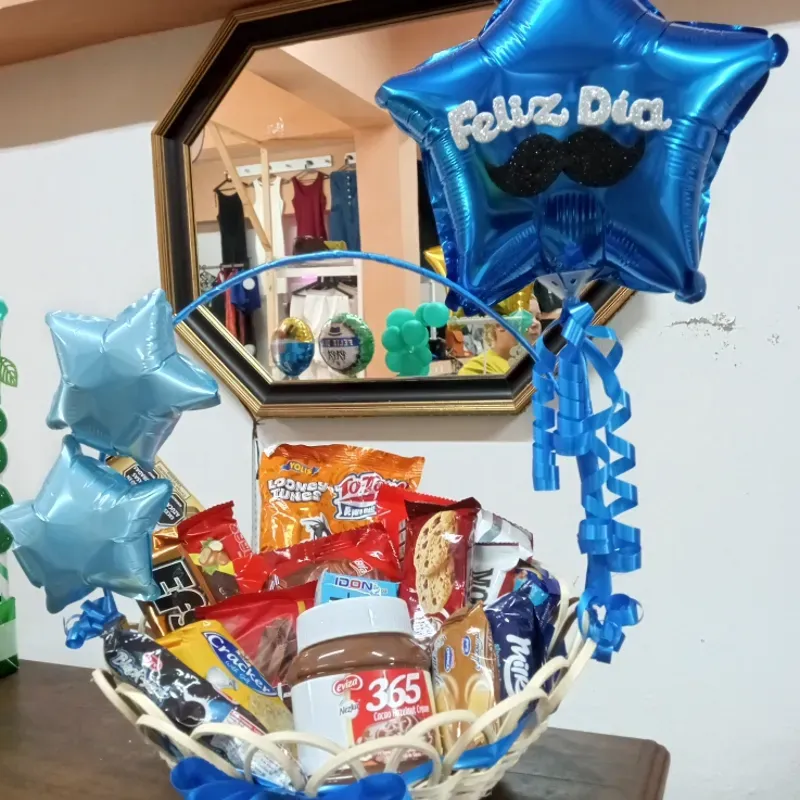 Cesta con confituras variadas y Nutella