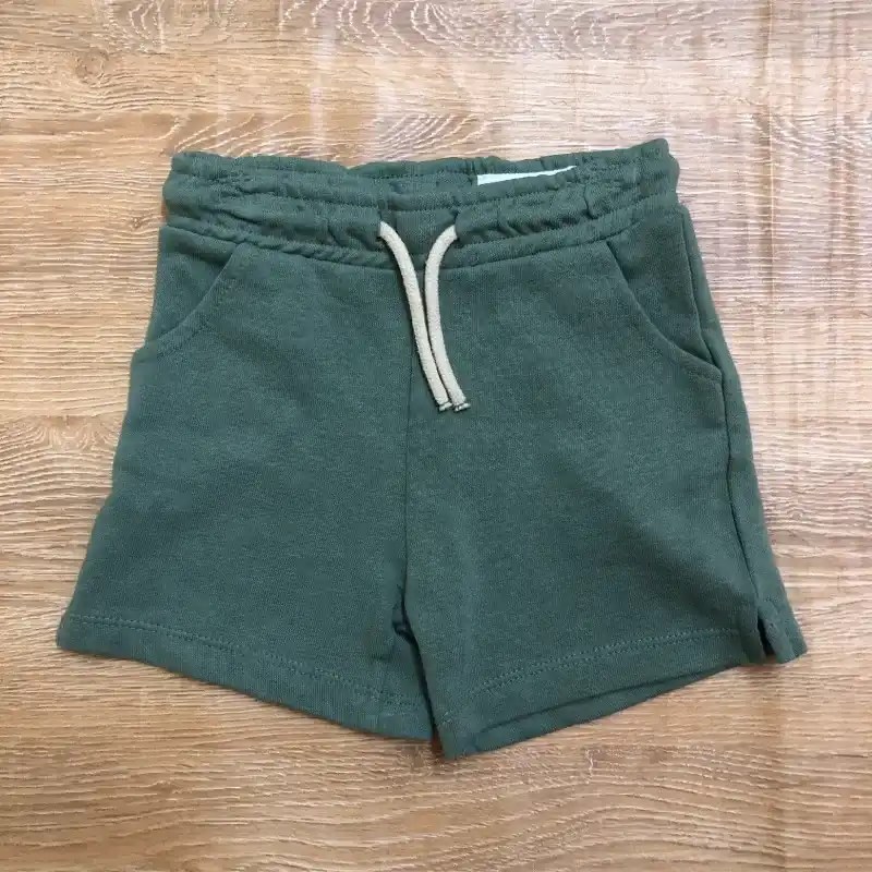 Short de felpa color verde