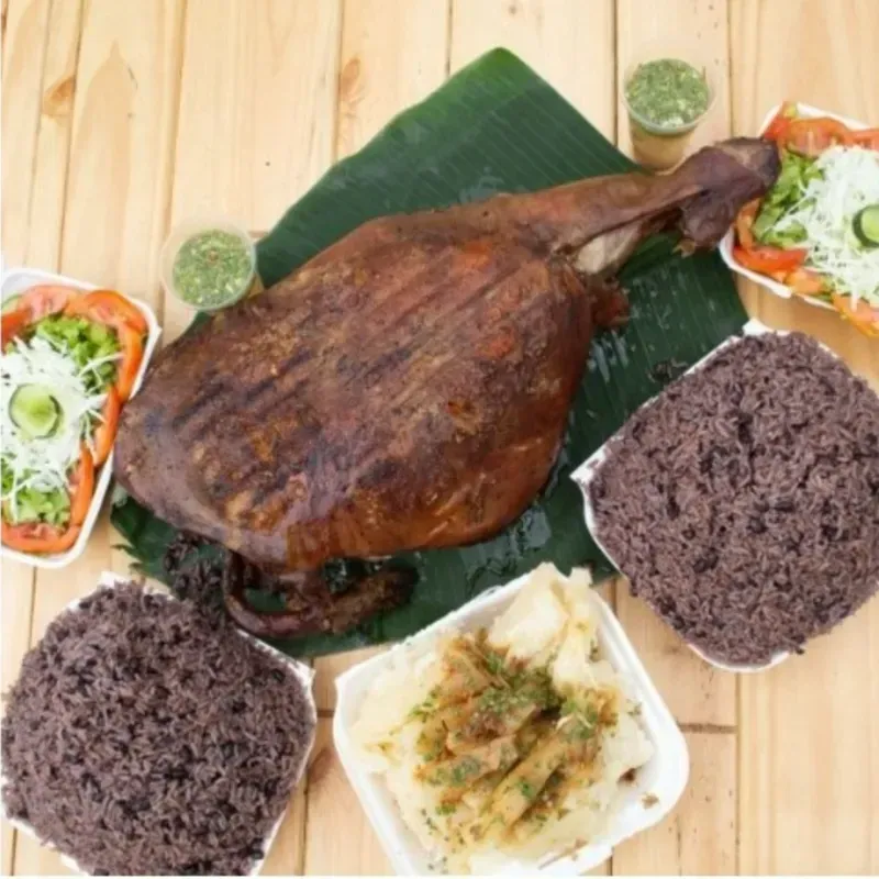 Combo para 20 personas pierna de cerdo asada