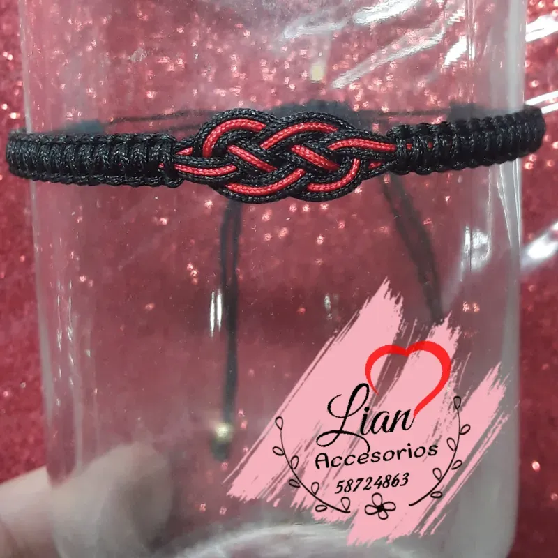 Pulsera tejida con infinito