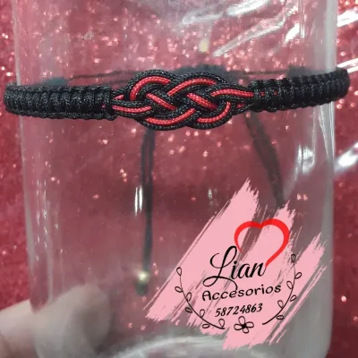 Pulsera tejida con infinito