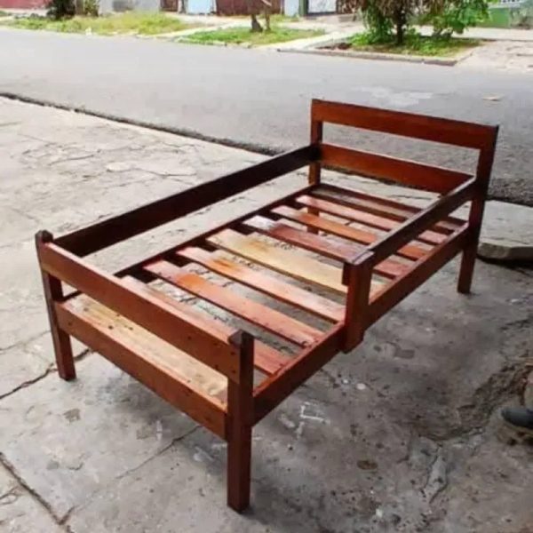 Camita con baranda