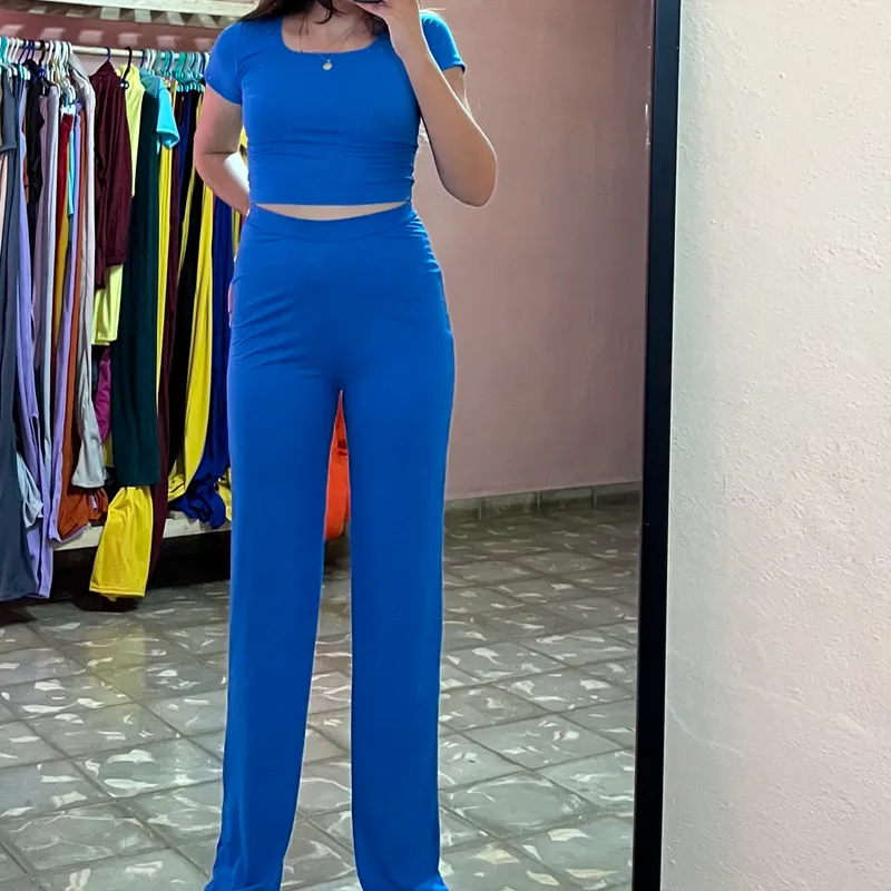 Conjunto de blusa y pantalón