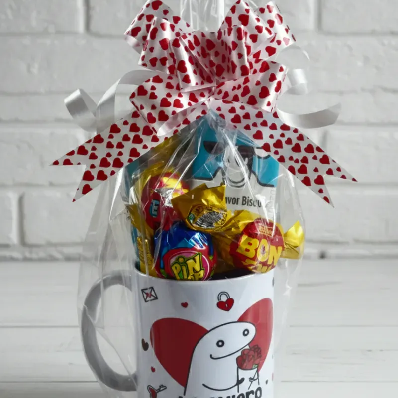 Taza con confituras y decoración