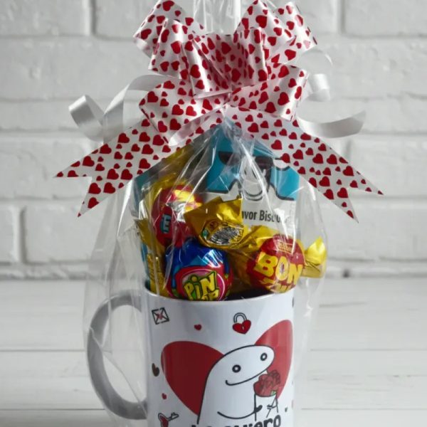 Taza con confituras y decoración