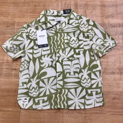 Camisa tropical color blanca y verde