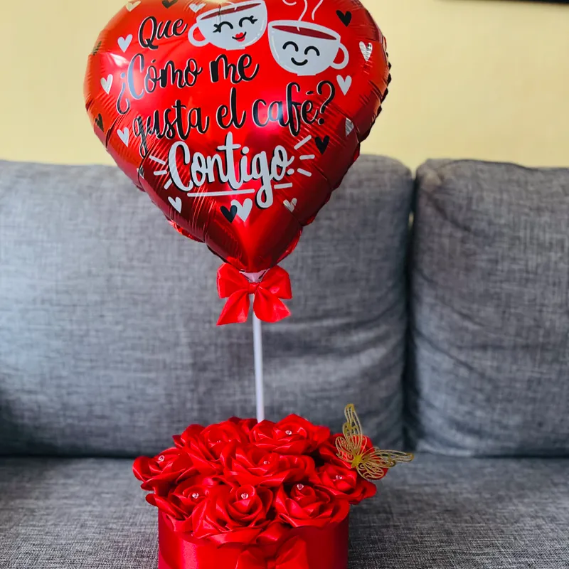 Arreglo romántico con globo corazón ❤️