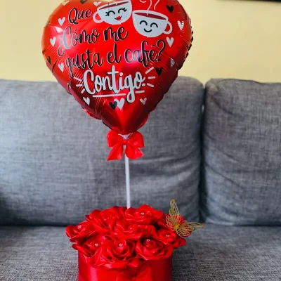 Arreglo romántico con globo corazón ❤️