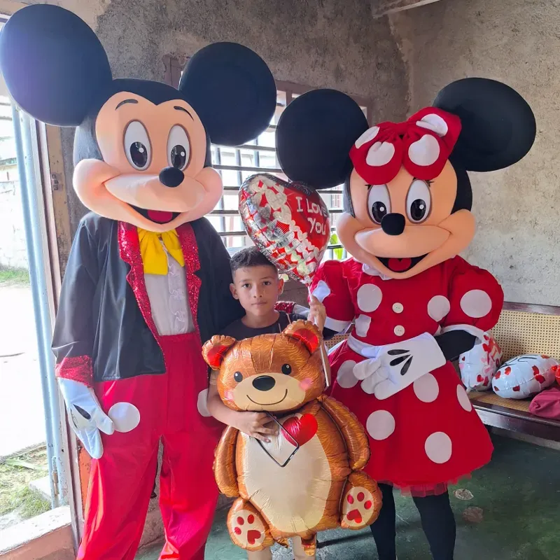 Entrega de minnie Mouse y Mickey 