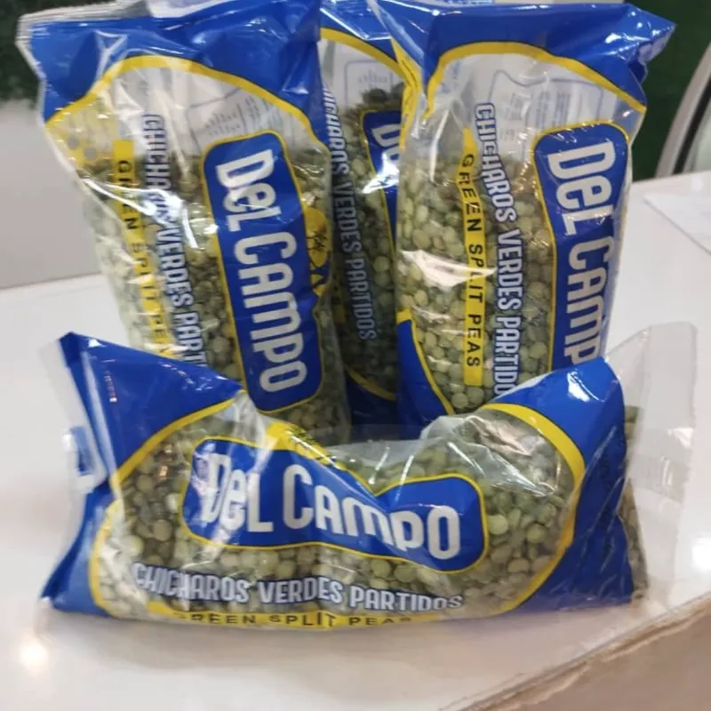 Chícharos verdes partidos del campo
