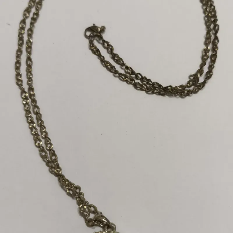 Collar de rosca negra y plateada