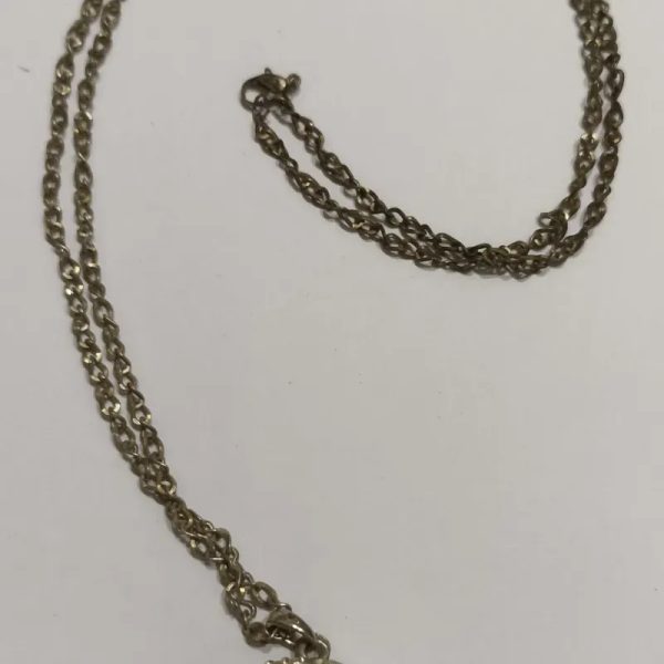 Collar de rosca negra y plateada