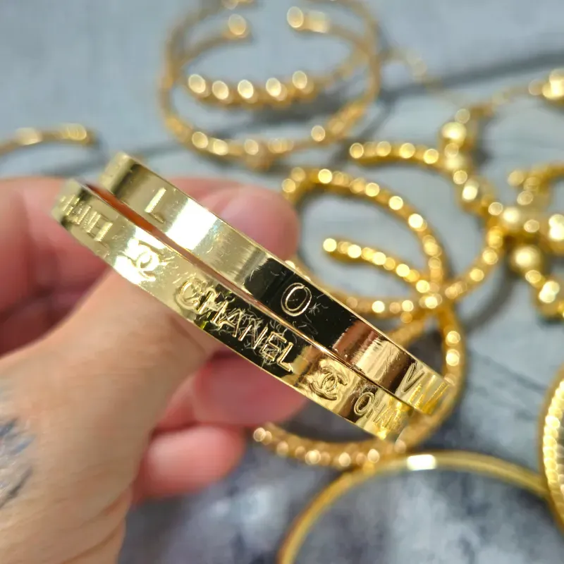 Pulso de chapa de oro.