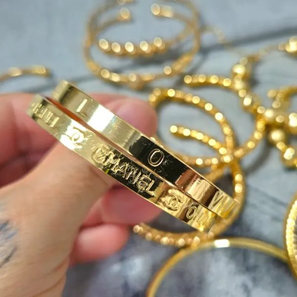 Pulso de chapa de oro.