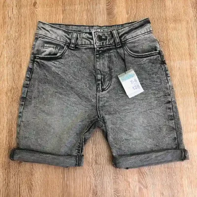 Short de mezclilla gris