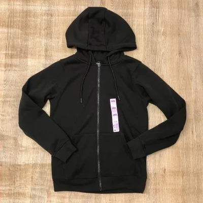 Abrigo con capucha color marrón oscuro