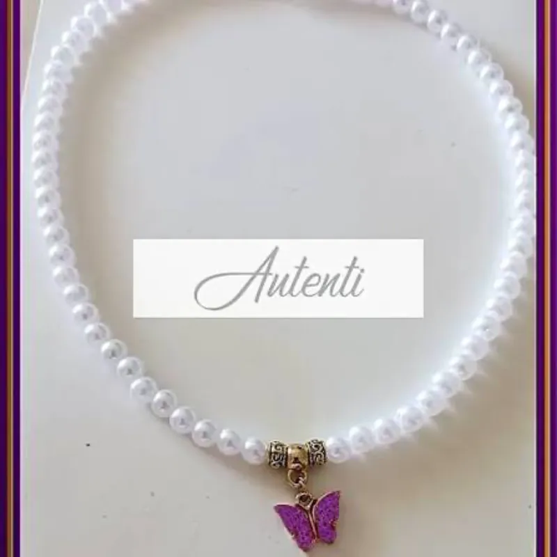 Collar de perlas 6mm con dije de mariposa