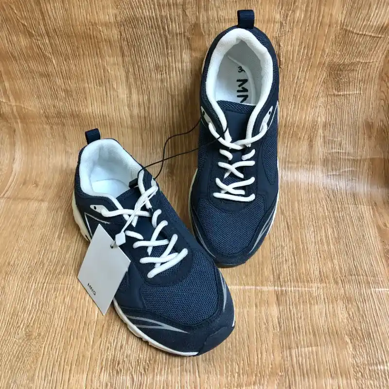 Tenis Mango color azul oscuro