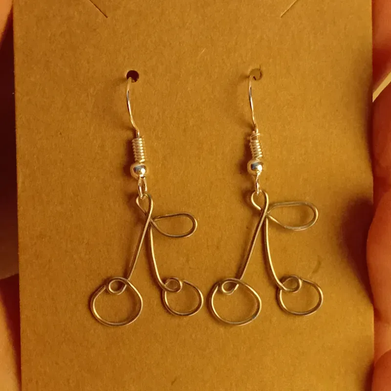 Aretes de cereza (de alambre de acero inoxidable)