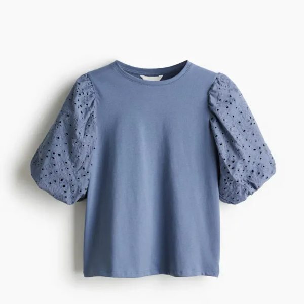 Blusa azul con mangas bordadas H&M