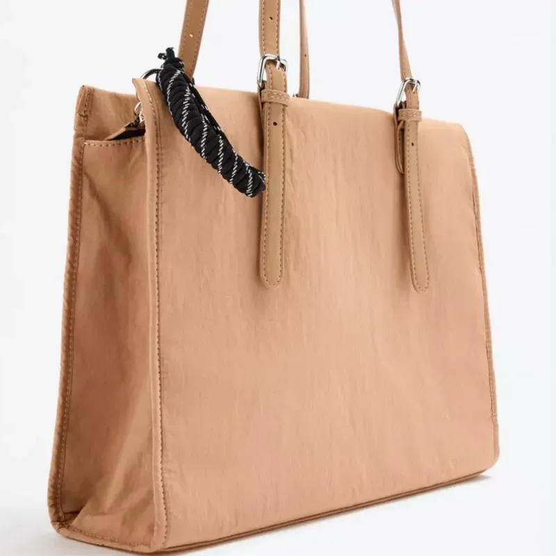 Bolso Color Crema con Asas