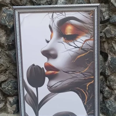 Cuadro de Mujer y Flor