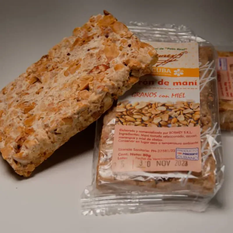 Turrón de maní en grano con miel