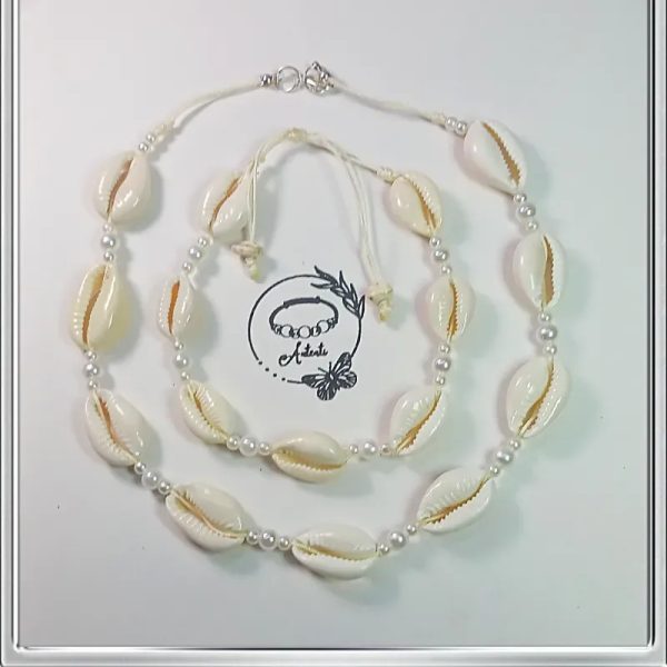 Collar y tobillera  de caracoles y chaquiras