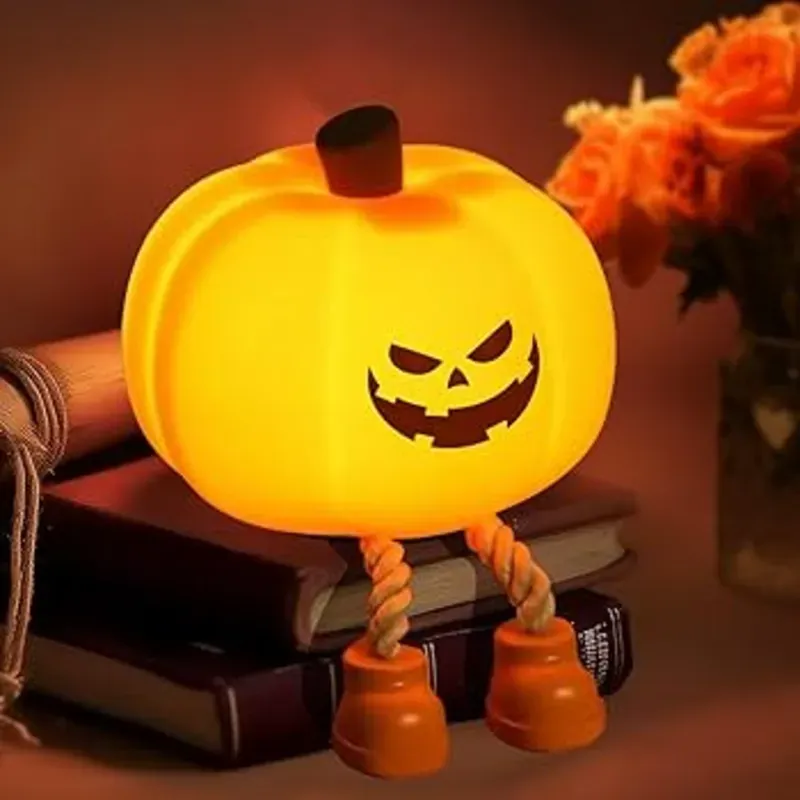 Luz nocturna de calabaza con sonrisa malvada