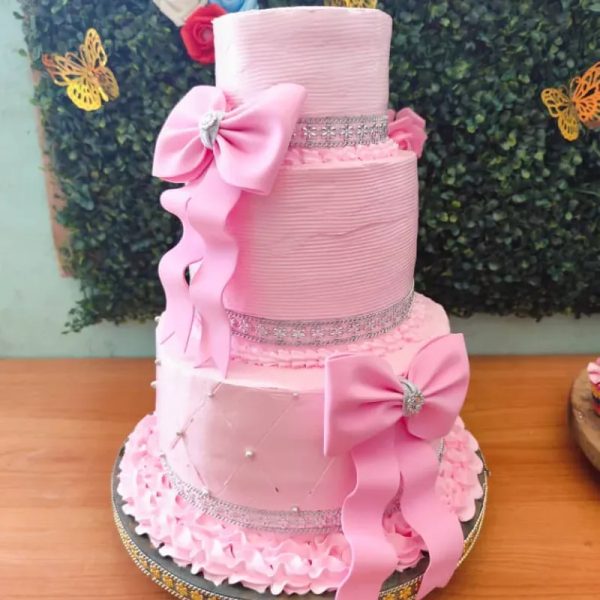 Cake de tres piso medianos